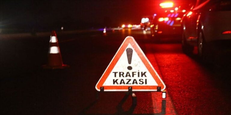 izmirde-iki-otomobilin-carpistigi-kazada-2-kisi-yaralandi-GJJVtdT2.jpg